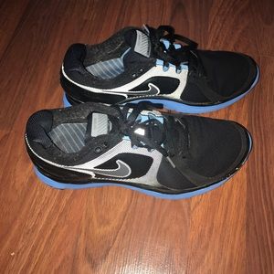 Nike tennis shoe 7.5